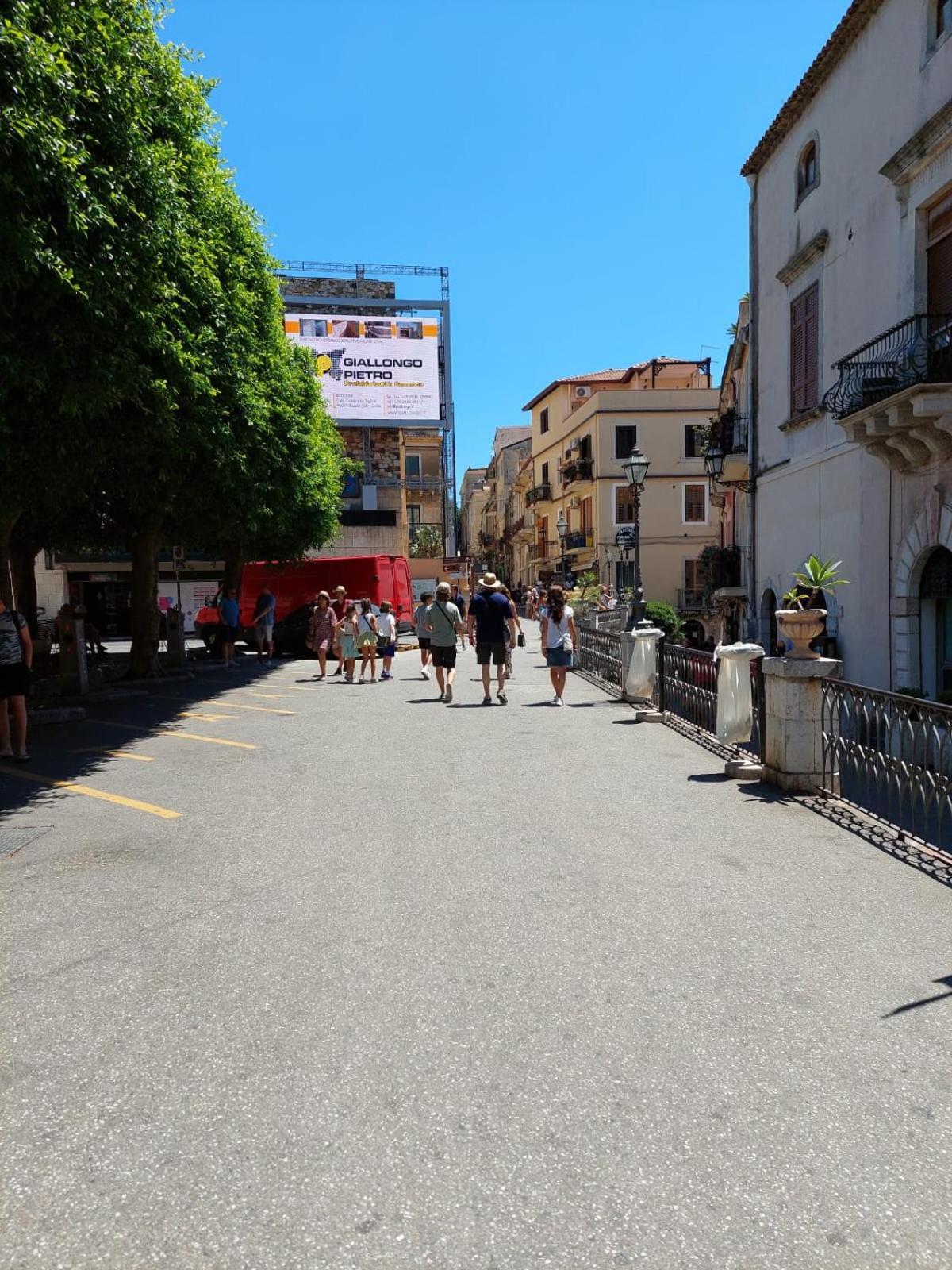 Al Teatro Antico Rooms & House Taormina Exterior photo